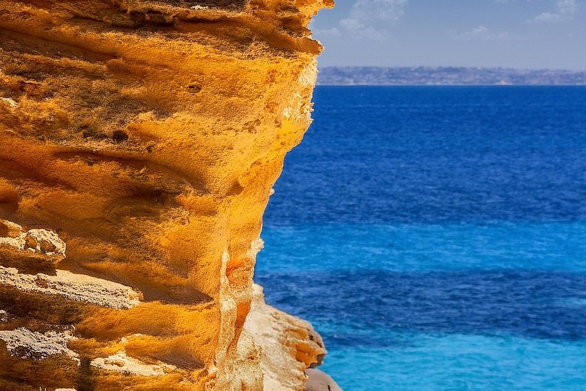 Favignana e Levanzo, giornata intera — escursione in gommone alle Egadi